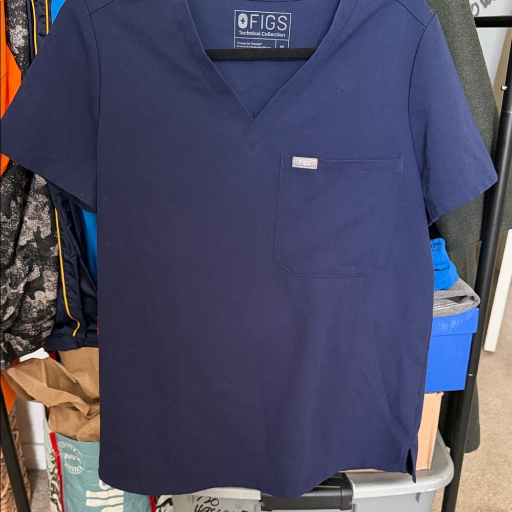Figs Women’s Navy Catarina Scrub Top, Medium